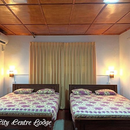 City Centre Lodge Ponnarankulama Extérieur photo