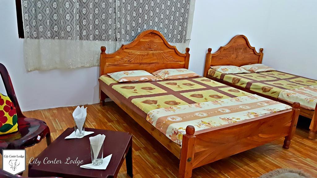 City Centre Lodge Ponnarankulama Extérieur photo