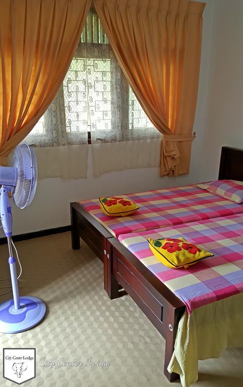 City Centre Lodge Ponnarankulama Extérieur photo