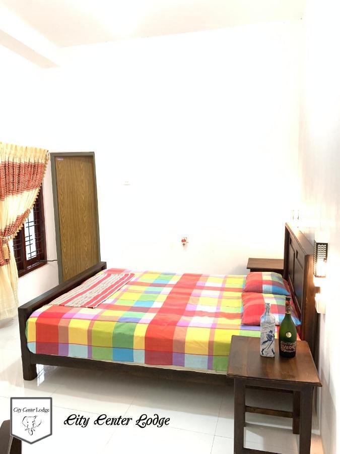 City Centre Lodge Ponnarankulama Extérieur photo