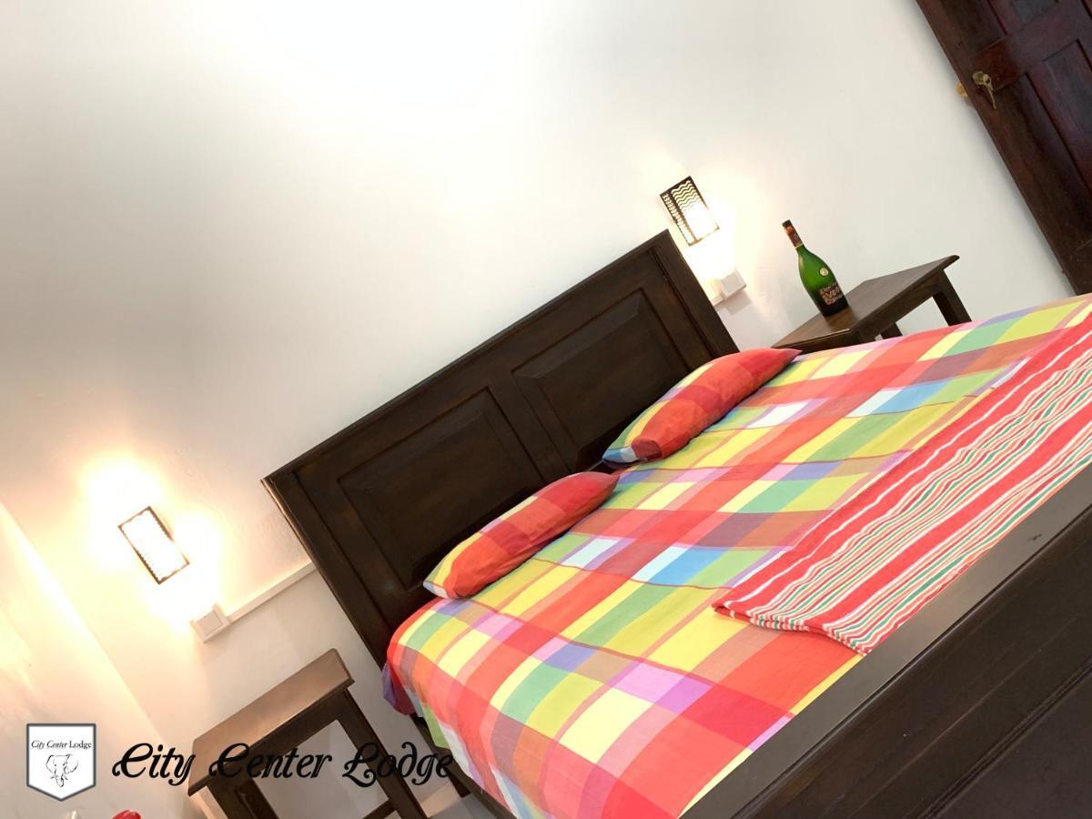 City Centre Lodge Ponnarankulama Extérieur photo