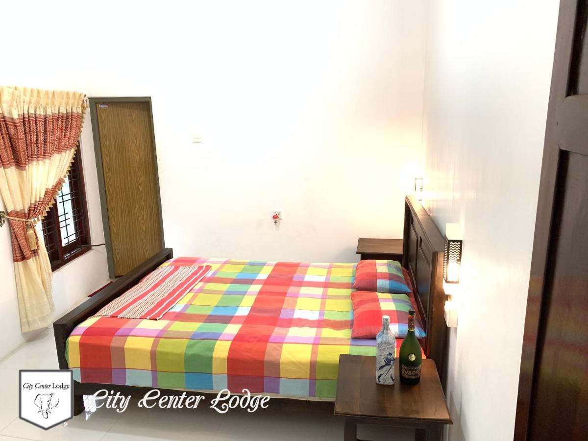 City Centre Lodge Ponnarankulama Extérieur photo