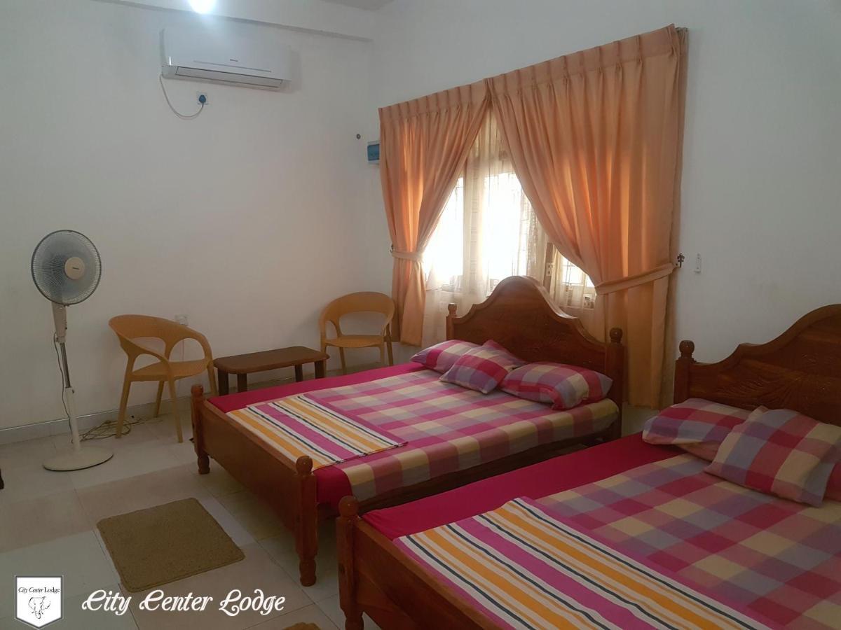 City Centre Lodge Ponnarankulama Extérieur photo