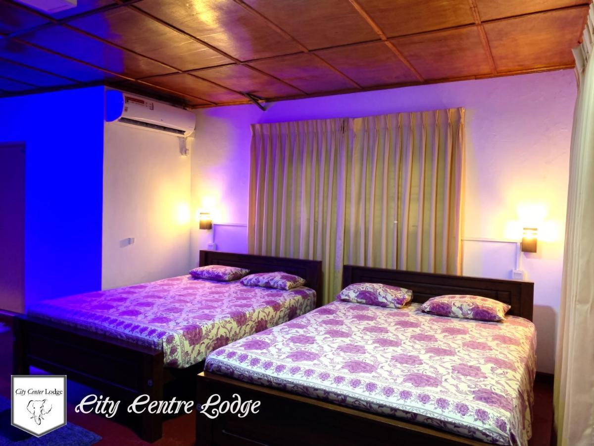 City Centre Lodge Ponnarankulama Extérieur photo