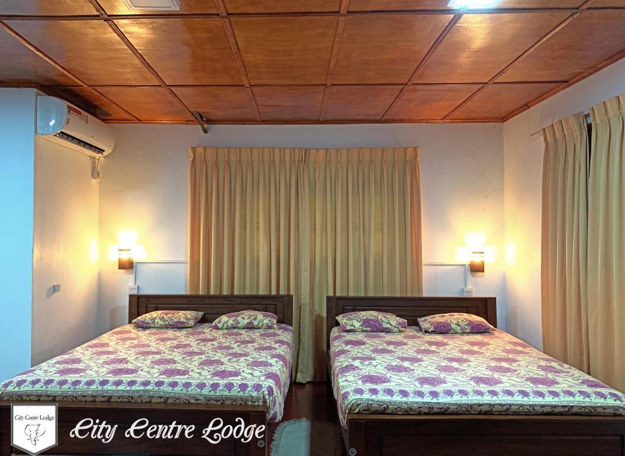 City Centre Lodge Ponnarankulama Extérieur photo