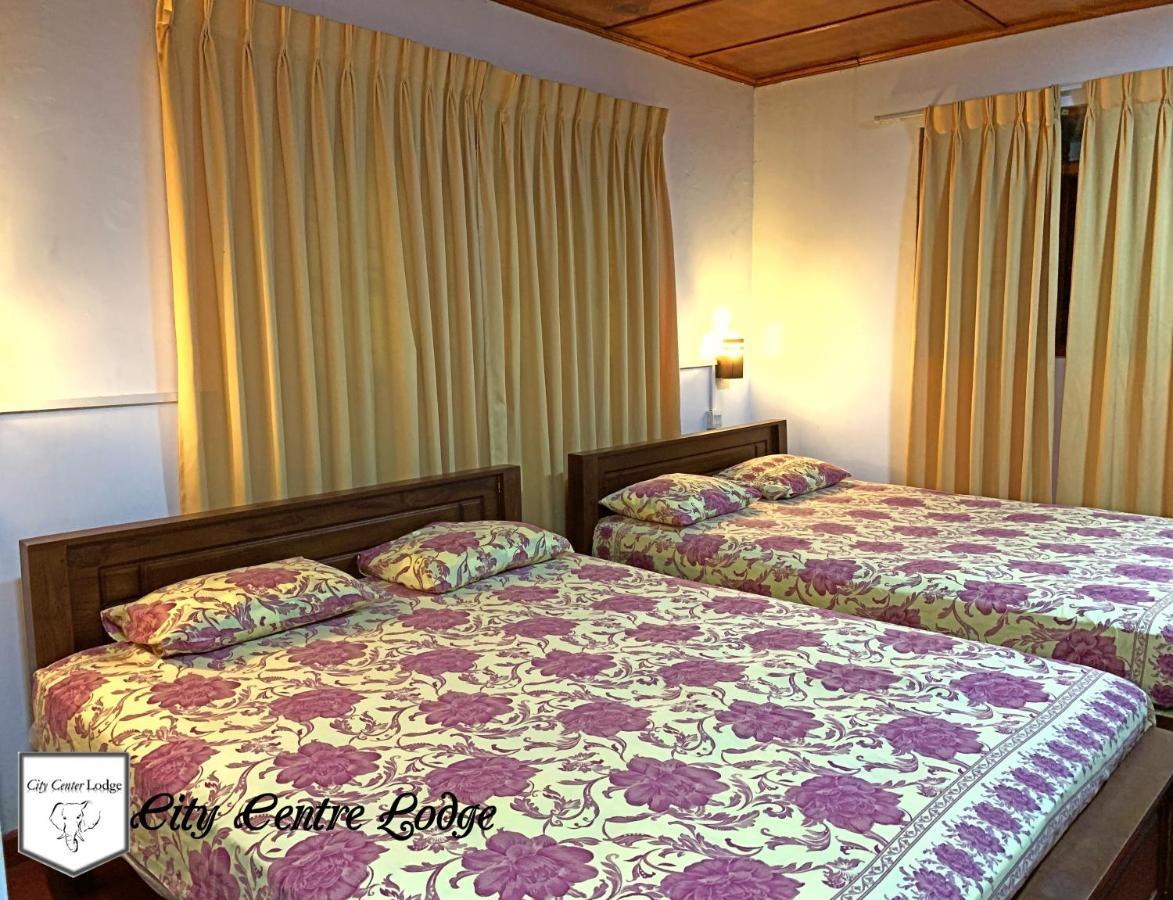 City Centre Lodge Ponnarankulama Extérieur photo